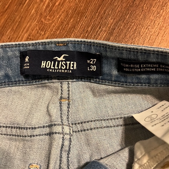 Barely worn Hollister jeans - Picture 2 of 3